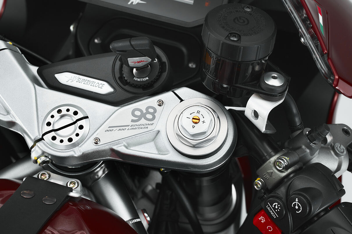 SUPERVELOCE 98_2024_details_standard 27