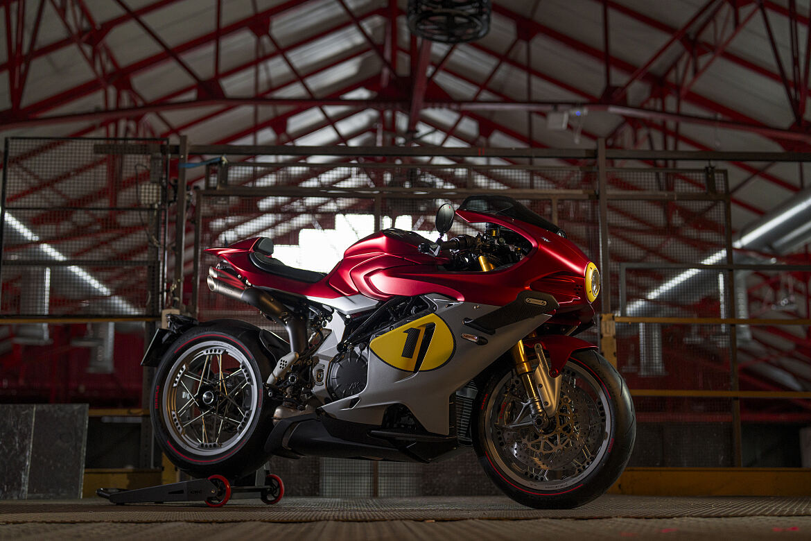 Superveloce 1000 AGO_Hangar