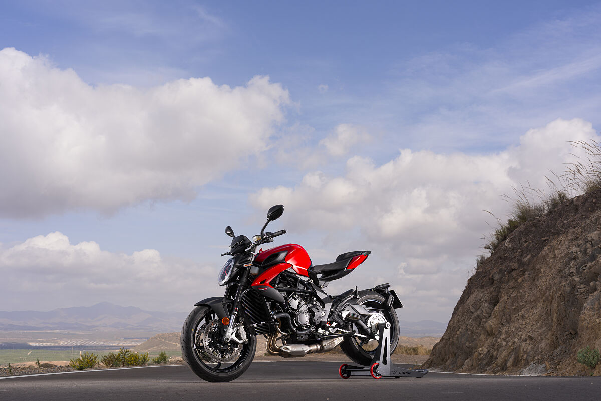 BRUTALE 800_STATIC (3)